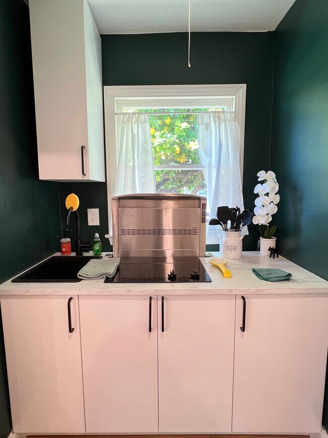 Foto del edificio - 551 Raymond Ave