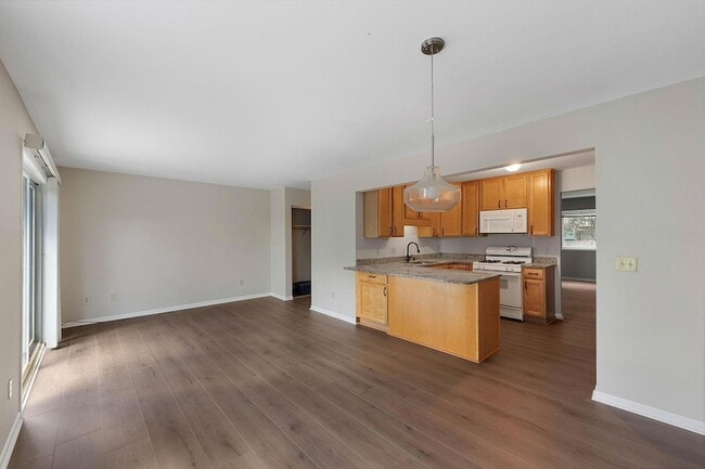 Building Photo - 304 Pondridge Cir