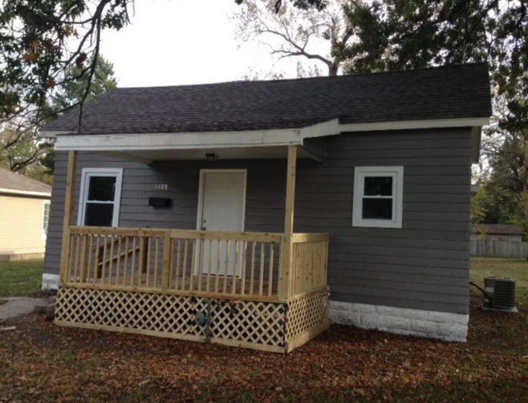 Foto principal - 1105 W 2nd St