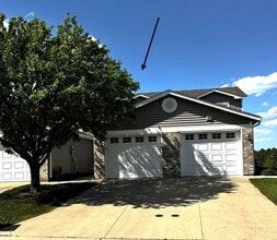 Building Photo - 575 Pointe Ct SW