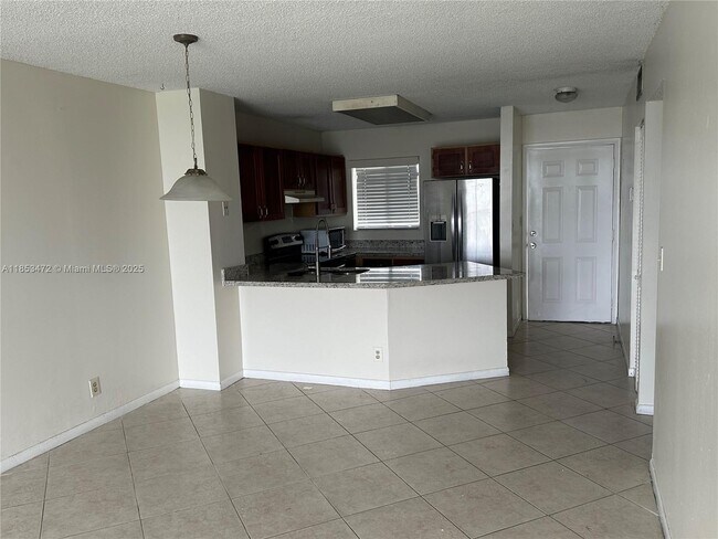 Foto del edificio - 8710 N Sherman Cir