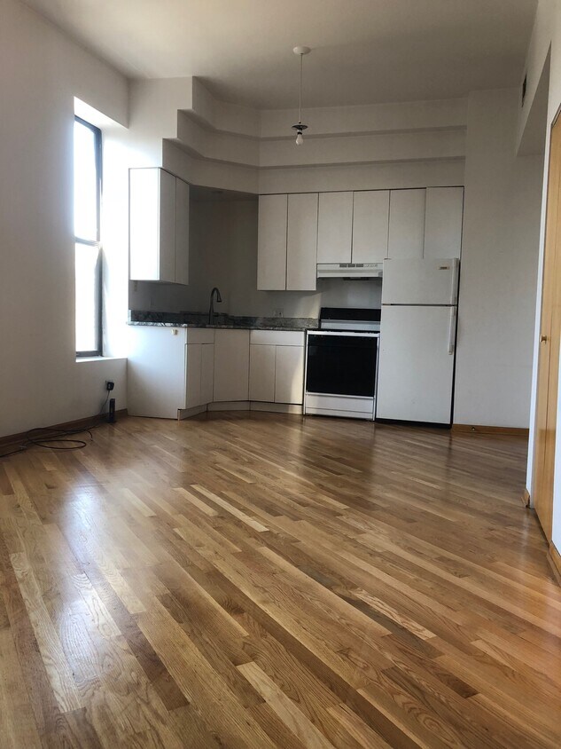 Foto principal - 833 W Chicago Ave