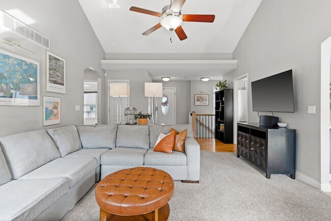 Foto del edificio - 5 bed/ 3 bath Single Family Home.