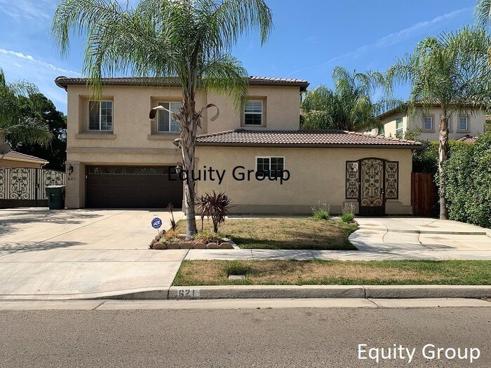 Foto principal - Elegant 5 Bedroom SE Visalia home for rent!