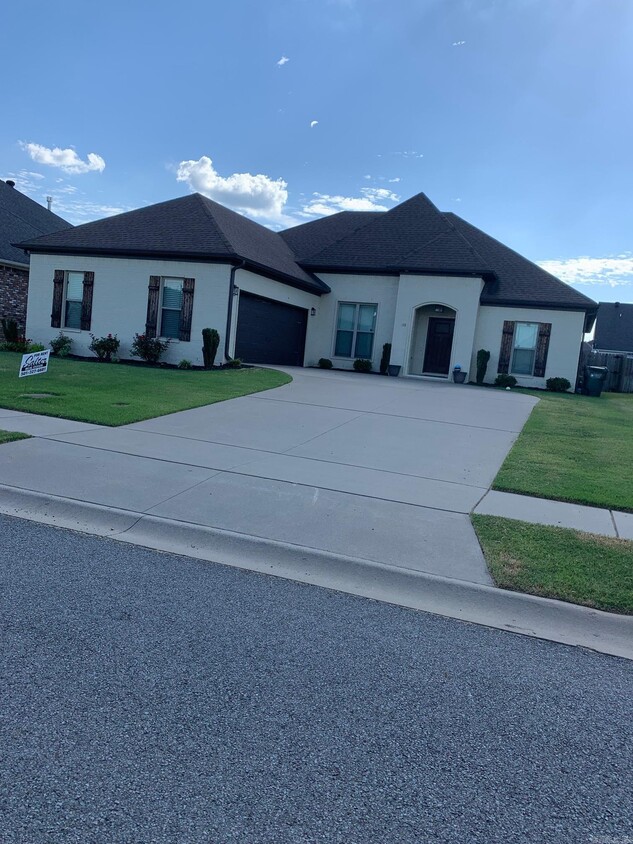 Primary Photo - 155 Grey Fox Dr