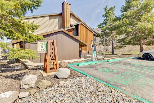 Building Photo - 2105 Prospector Ave
