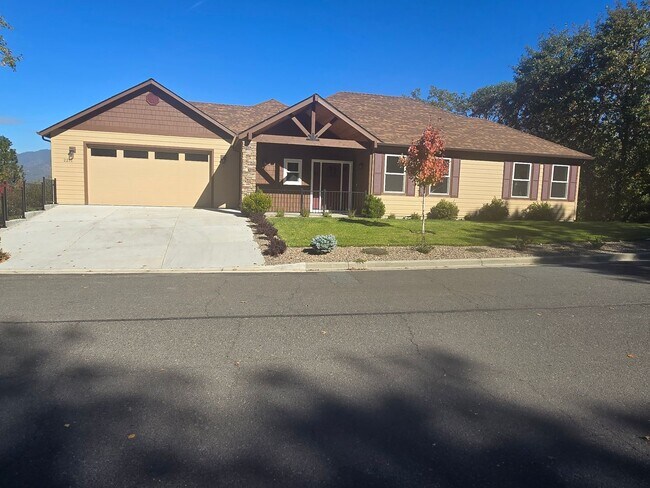 Building Photo - 3 bedroom 2.5 bathroom Custom Built Home