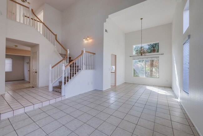 Building Photo - Discovery Hills Home with Spacious Yard an...
