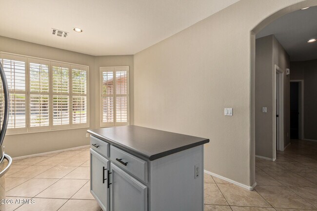 Building Photo - 2760 E Carla Vista Dr