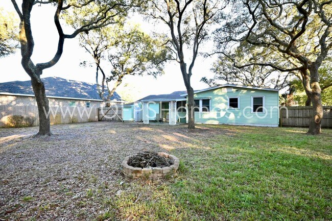 Building Photo - 305 Okaloosa Rd NE