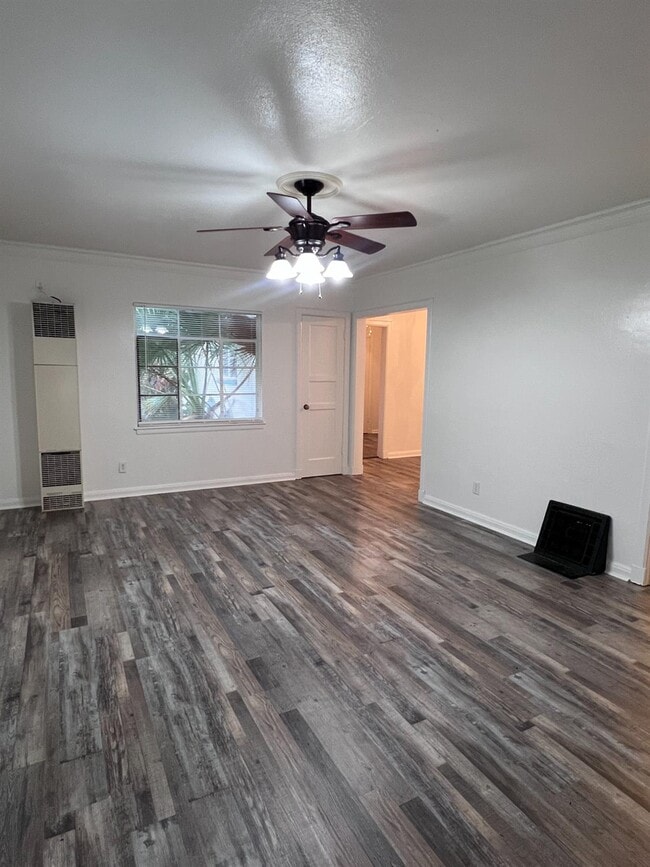 Foto del edificio - 1024 N Broadway St