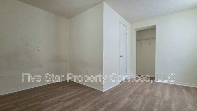 Building Photo - 529 S Park Ave