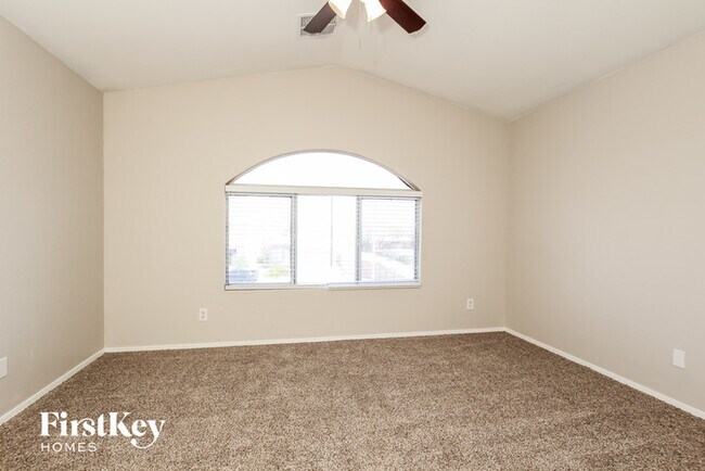 Foto del edificio - 16642 S 44th St