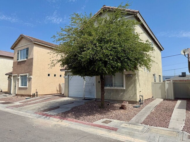 Foto del edificio - Stylishly Home in Gated Community – Minute...