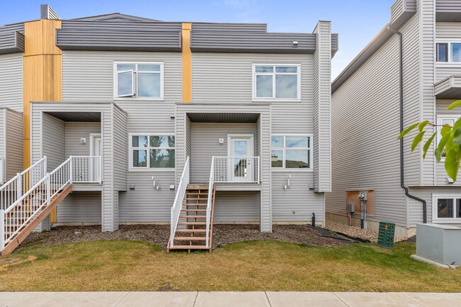 Building Photo - 1631 Hammond Cres NW