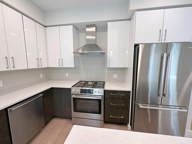 Building Photo - 124 Highland Ave