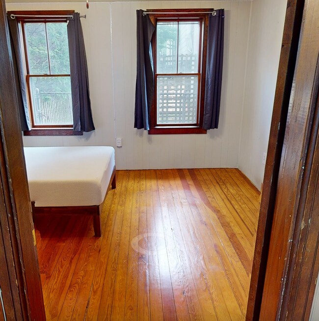 Building Photo - 6/1/26 Tufts area renovated 4BR apartment,...