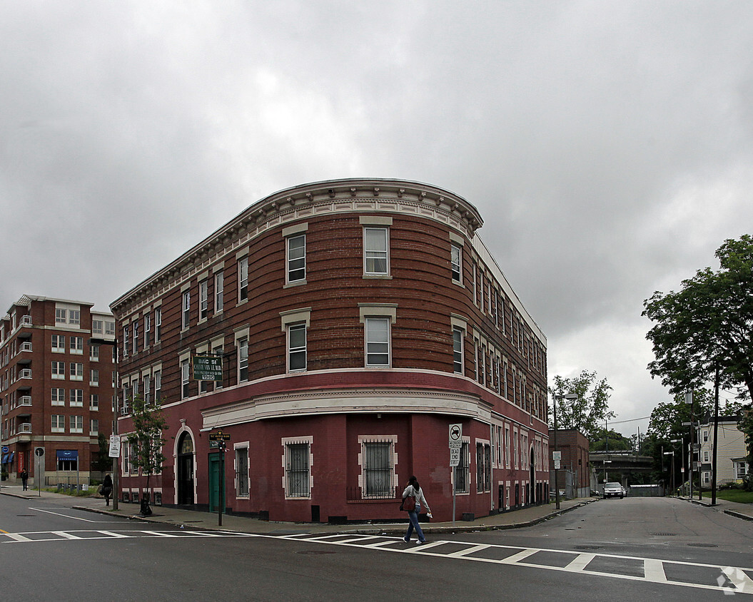 Primary Photo - 1980 Dorchester Ave