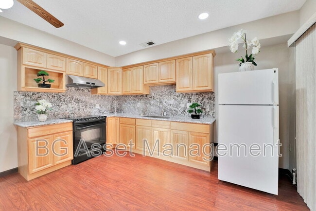 Building Photo - 828 Tradewind Ln
