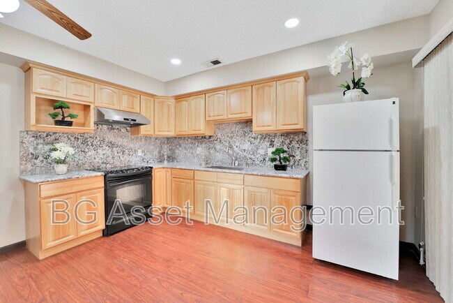 Foto del edificio - 828 Tradewind Ln