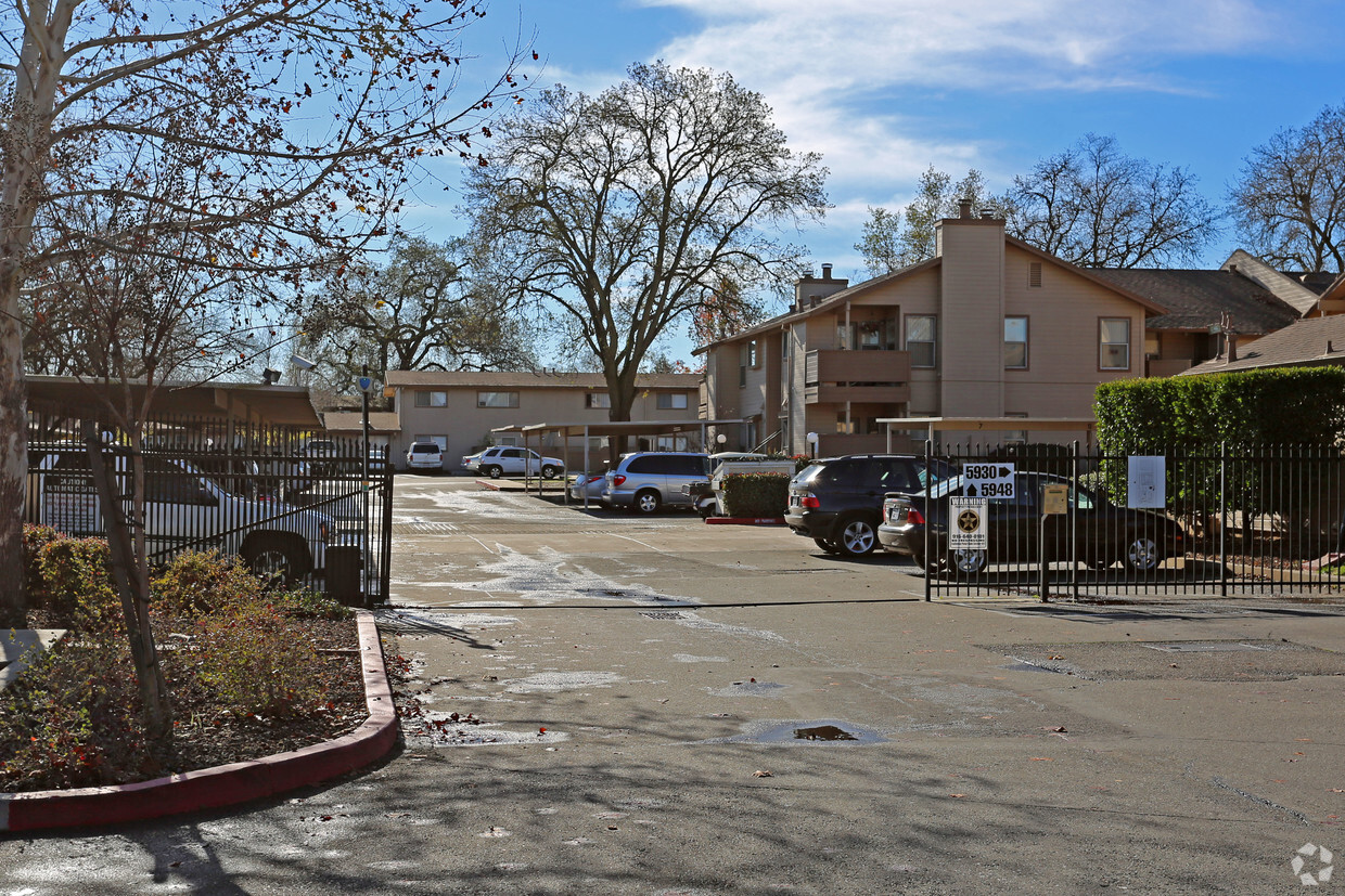 Building Photo - Autumn Woods Apartments