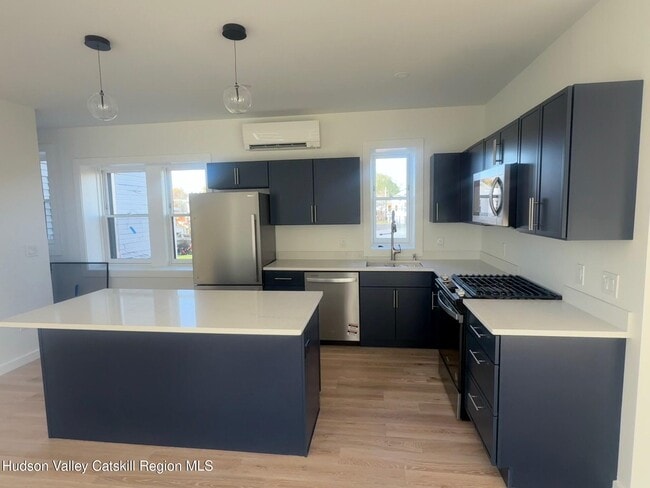 Building Photo - 1 Main St