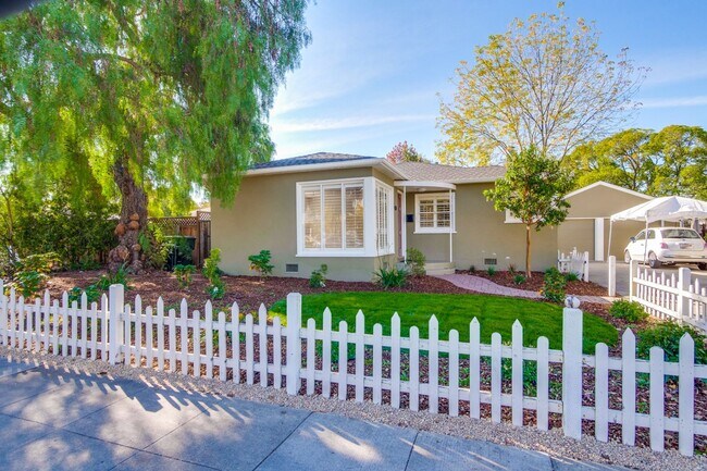 Foto del edificio - Wow! What a Great Home! Available Soon!