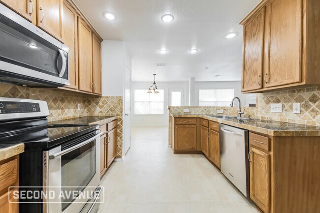 Foto del edificio - 925 Warbler Ln