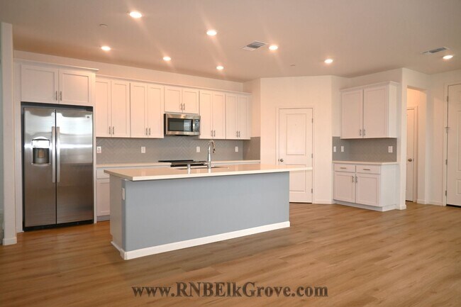 Foto del edificio - Resident Benefit Package Property