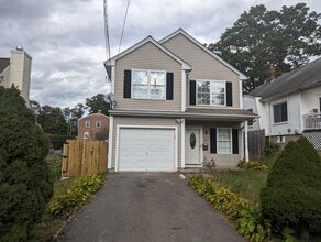 Building Photo - 33 Hallock St