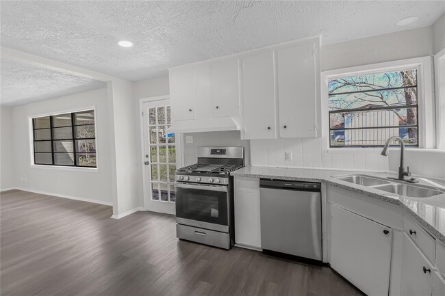 Foto del edificio - 7418 Wiley Rd