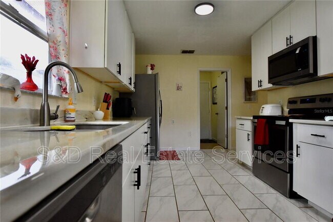 Foto del edificio - 1774 Birchwood Loop