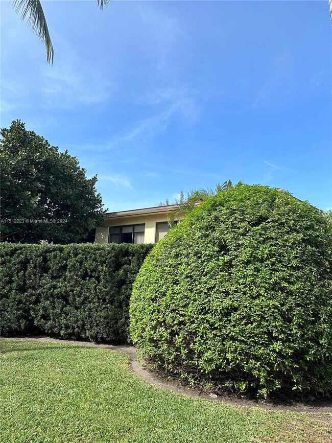 Building Photo - 32 Camden Dr