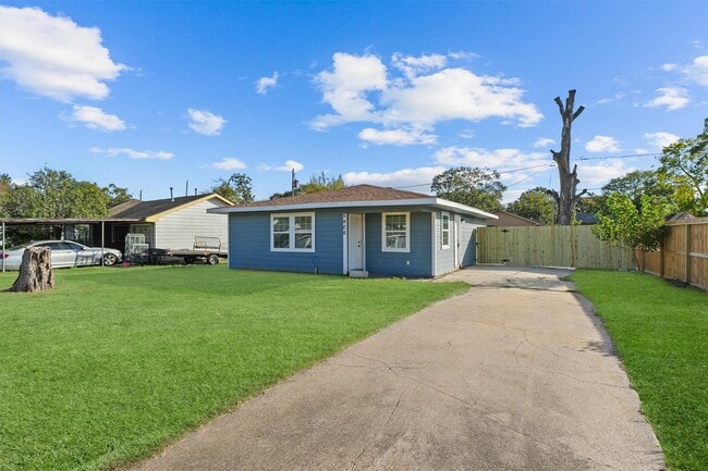 Building Photo - 5406 Firefly St