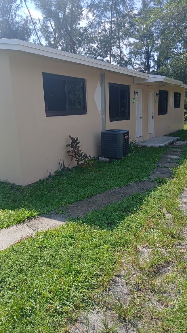 Foto del edificio - 1452 NW 111th St