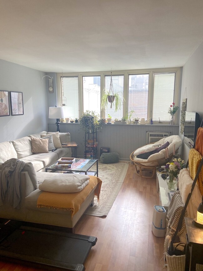 Foto del edificio - 1419 N State Pkwy
