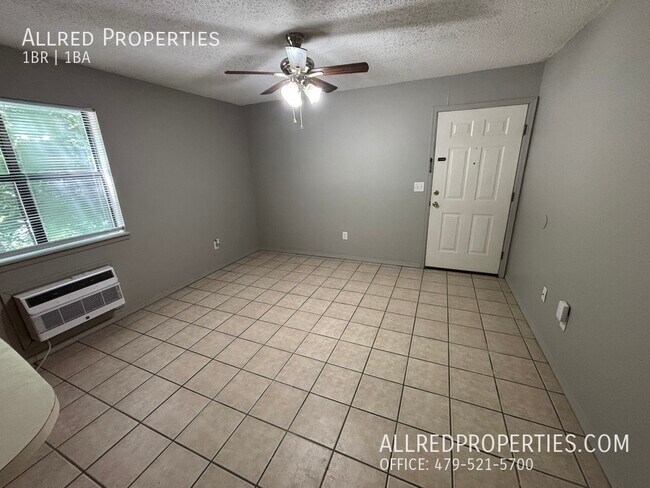 Foto del edificio - 1390 W Wedington Dr