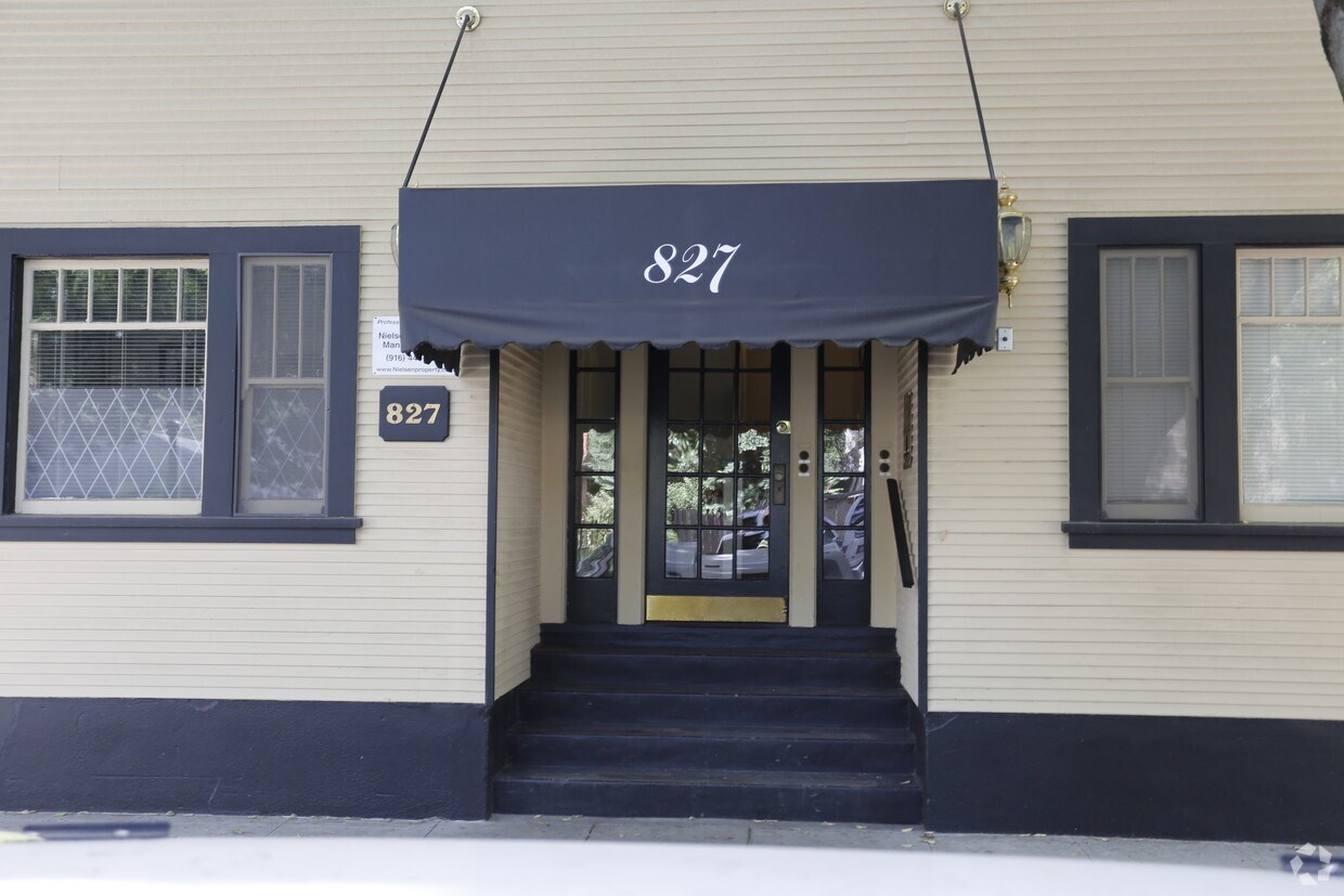 Building Photo - 827 24th St