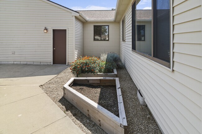 Foto del edificio - 2409 Heritage Dr