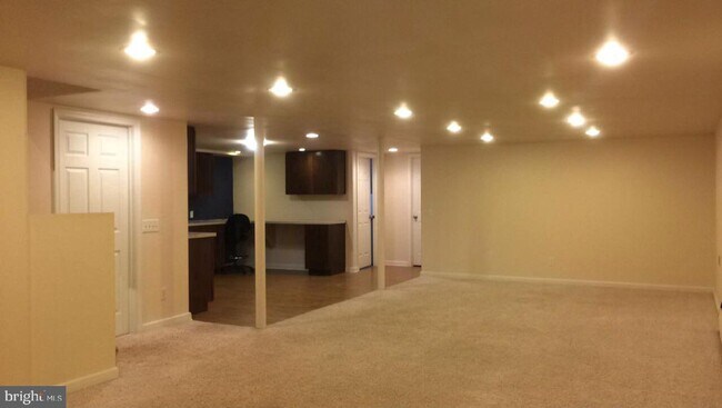 Building Photo - 8105 Canterbury Dr