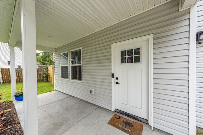 Building Photo - 4 Bedroom 3 Bath Home in Windsor Hill - North Charleston