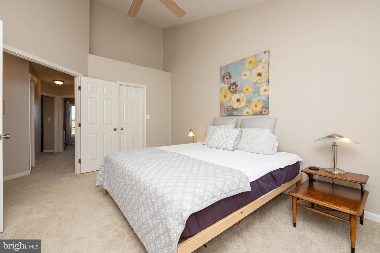 43103 Holtby Square, Chantilly, VA 20152 Townhouse for Rent in