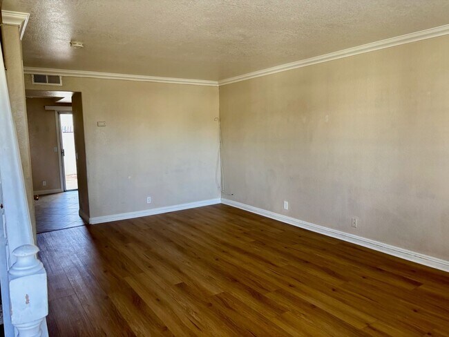 Foto del edificio - 5640 Riverside Dr