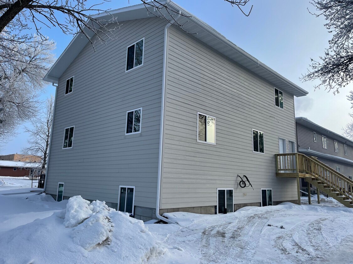 504 2nd Ave SE Unit 1, Watertown, SD 57201 Apartments in Watertown