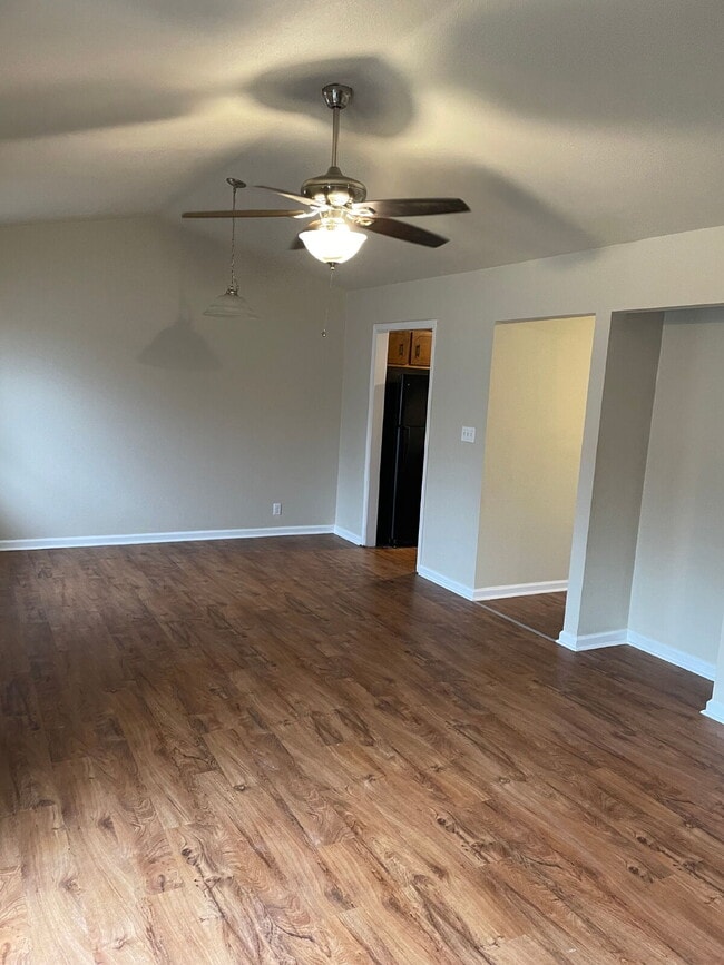 Building Photo - "Charming 3-Bedroom Retreat with Fireplace in Prime Jonesboro Location!"