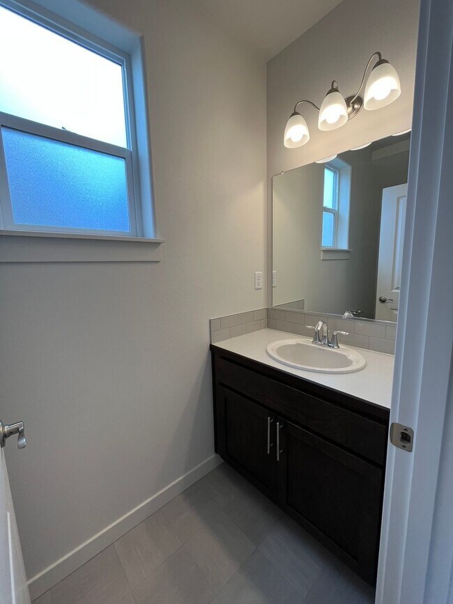 Foto del edificio - 3-bedroom 2-1/2 bathroom home