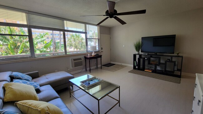 Foto del edificio - 1 Bedroom Condo for rent Las Olas Overlooking Intercostal Waterway 1 bedroom/1 bath