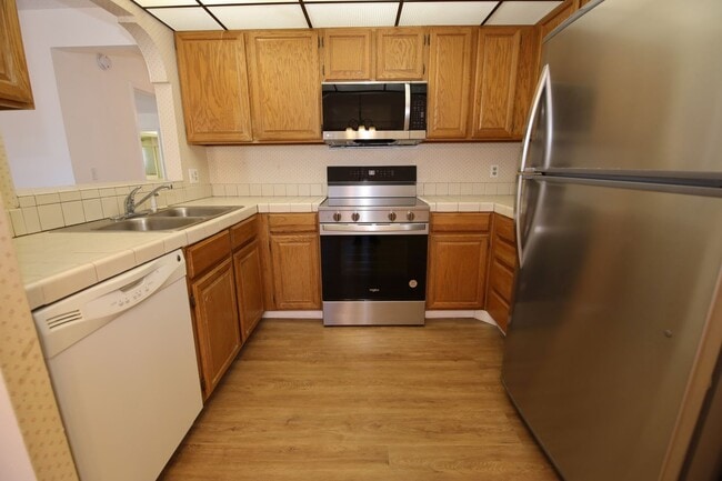 Building Photo - CENTRAL LOCATION - TROPICANA/MARYLAND AREA - 2 BED/2 BATH