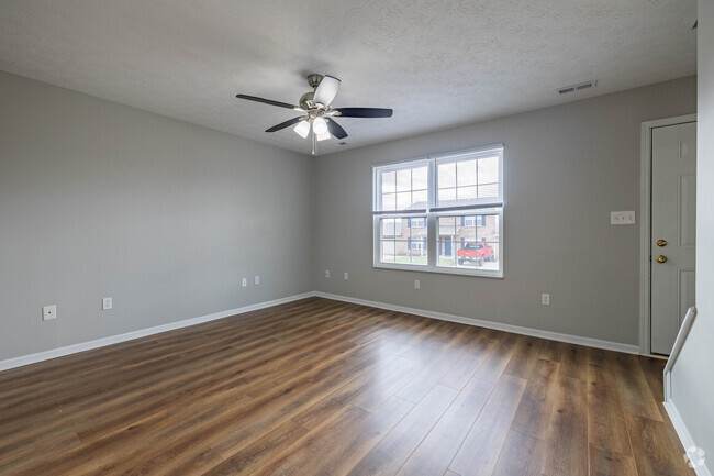 2BR, 2BA - 1200SF - Living Room - Farmington Oaks