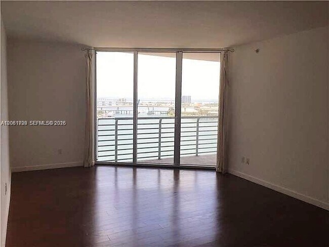 Foto del edificio - 335 S Biscayne Blvd